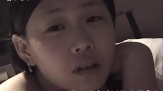 清纯美少妇下海捞金，挑了件性感内衣上床自慰发出风骚寻味呻吟，这骚劲受不了诱惑啊！