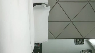 新来的小少妇全程露脸闷骚型了，听狼友指挥镜头前玩逼特写水好多，道具抽插浪荡呻吟玩弄骚奶子精彩刺激不断第04集