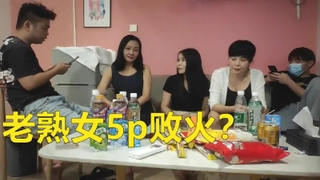 最新网络红人小尤物无眼祖办公制服OL文秘工作期间看A片被老板发现被迫推油撸鸡巴