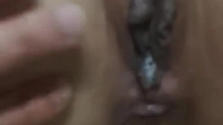 拉丁裔学生在宿舍房间里被硬核面部射精
