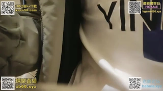 业余情侣在高清视频中骑乘和肛交