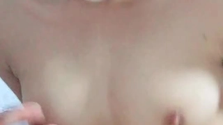 小胸少女在高清视频中被肛交